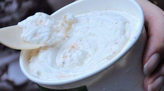 去逛淮海路，到老字号买块蛋糕，请手艺人做件中装