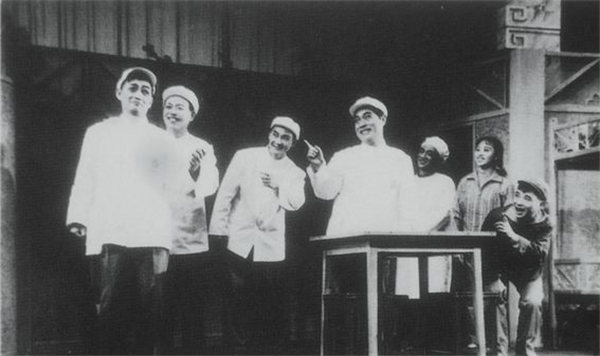 1978年，滑稽戏《满园春色》由周柏春、姚慕双、吴双艺演出.jpg