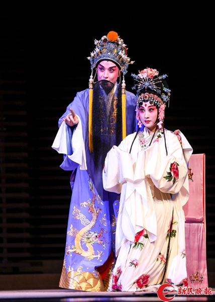 第一本《钗盒情定》之《春睡》倪徐浩饰演唐明皇，罗晨雪饰演杨贵妃.jpg