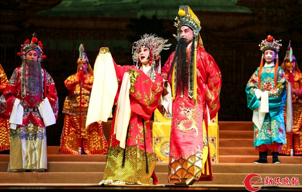 第一本《钗盒情定》之《定情》倪徐浩饰演唐明皇，罗晨雪饰演杨贵妃 (2).jpg