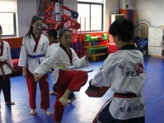 【文体社会】沪上青少年酷暑追捧特色体育 乐翻天