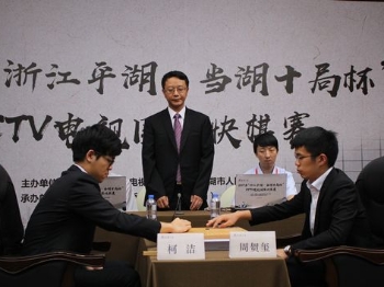 在当湖十局的发源地下棋：CCTV快棋赛昨开战