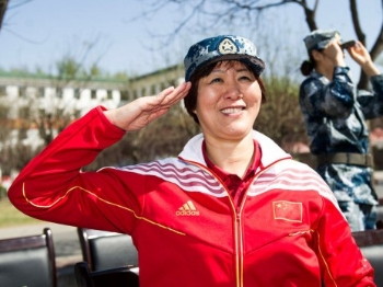 八一特别策划：多图盘点中外体坛的军装男神和女神