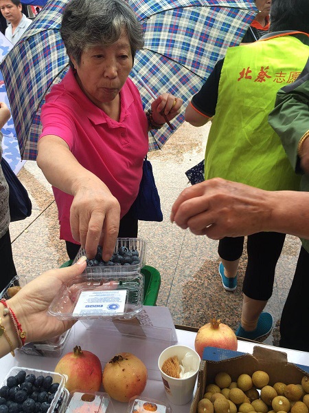进口水果“一次查验” 6小时就能通关 上海进口水果节今天开幕邀您品尝！完美电竞(图2)