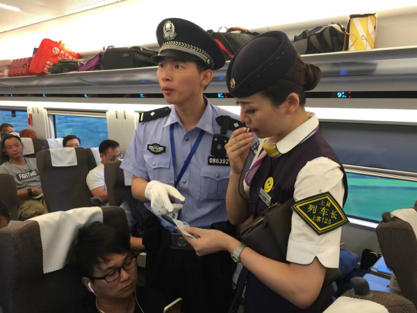 上海铁警开展秋风战役 本月以来已破获刑事案