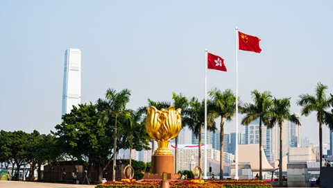 今天，五星红旗在香港金紫荆广场冉冉升起