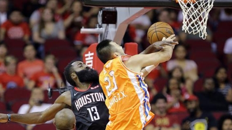 上海男篮季前赛大比分输给休斯敦火箭