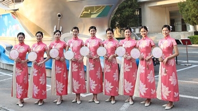 7名上海女大学生身披“花仙子”亮相国庆长安街