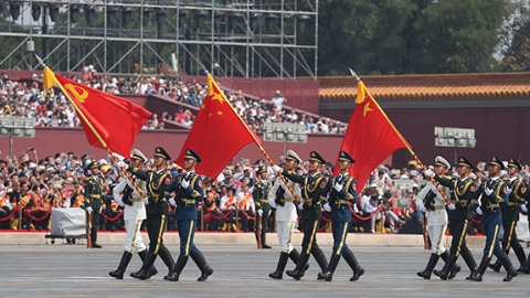 国庆大阅兵：红色旌旗引领人民军队