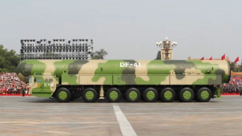 中国武器装备的“阅兵高光时刻”：壮哉！共和国铁流！