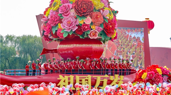 女排压轴冬奥抢眼！细数那些国庆游行中的体育人