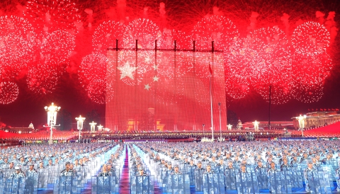烟花点亮“人民万岁”，笑脸祝福最美中国！这个夜晚，让亿万中华儿女惊叹