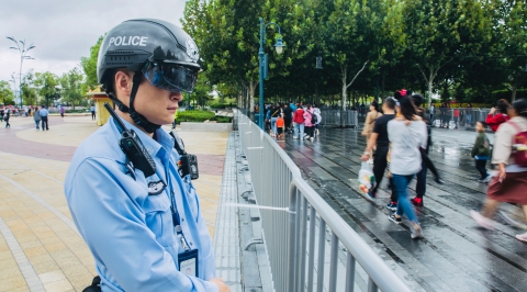 台风天的迪士尼有他们守护！浦东警方积极应对上海国际旅游度假区高客流