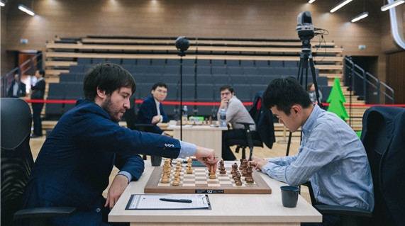 国际象棋世界杯决赛第三局 拉贾波夫战胜丁立人扳平比分