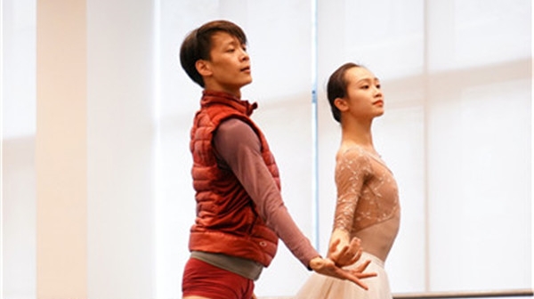 一个“自我催熟”一个“拼命减龄” 看上芭新版《茶花女》吴虎生戚冰雪“飙戏”