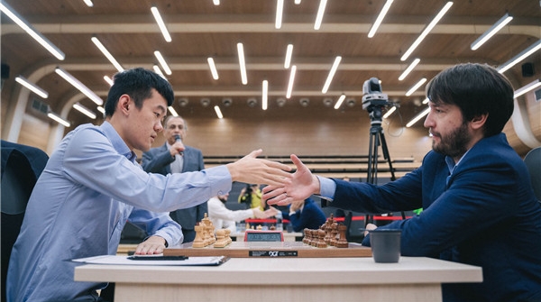 国际象棋世界杯决赛战罢四局 丁立人与拉贾波夫2比2战平