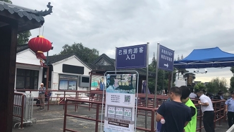 沪上景区迎来“大客流”，各景点精心打造有序、舒适的游览氛围