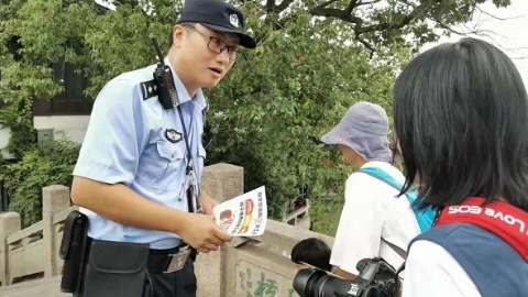 十年如一日，普通民警守护枫泾古镇平安