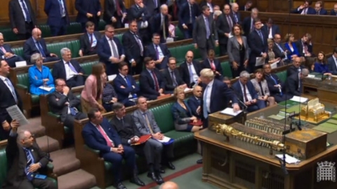 终于服软 英国首相或要求延期“脱欧”