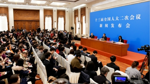 十三届全国人大二次会议举行新闻发布会，发言人张业遂回应了这些热点问题
