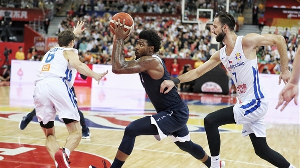 教练评球｜张大维：美国人在练兵，捷克队很玩命