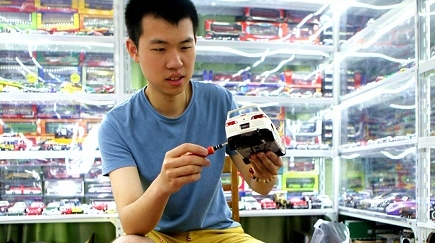 惊叹！上海小伙收藏汽车模型万余辆