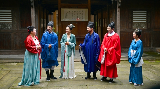 众位老戏骨现场“飙戏” 范明张晨光还原《韩熙载夜宴图》