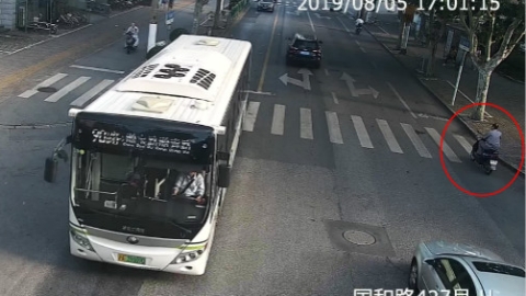 神操作！电动车电瓶老化，路边“免费”骑走一辆“新车”？