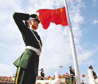 八十岁的老旗手，七十年的红旗梦