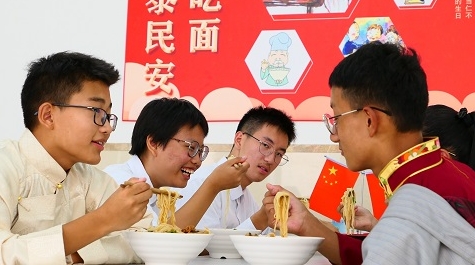 “我的曾外祖父，名叫谢晋元，这碗国庆面里有着特别的敬仰和思念”