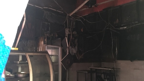 今晨漕宝路一商铺起火 幸无人员伤亡