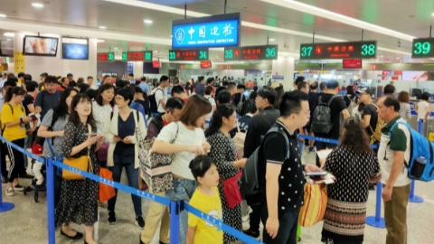 上海口岸今天出入境人数将突破12万人次 上海边检提前部署应对长假客流高峰