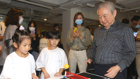 去2020全国乒乓文化巡临展，与徐寅生、丁松挥拍切磋