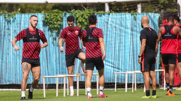 老对手新面孔！这场不在上海的上海德比，上港准备好了吗？