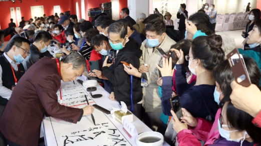 翰墨名家抒写“人民城市”，精品展览添彩“生活秀带”