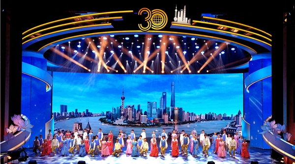 从“梦从东方来”到“再一次出发”，这台晚会尽显浦东勇立潮头的这30年