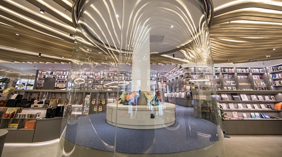 奉贤九棵树未来艺术中心里，“长”出了上海面积最大的艺术书店