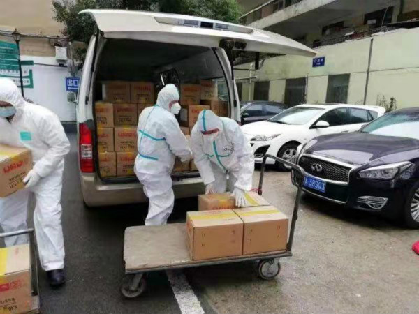 抗疫在社区｜宝山大场：企业家捐赠价值百万元的消毒剂