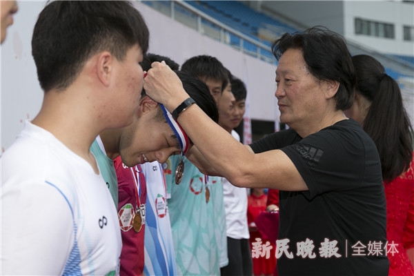 新民晚报“他是一个纯粹的足球人！”朱广沪卸任，难说再见