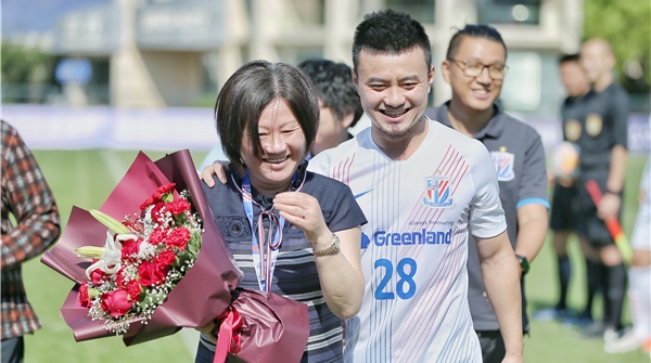 记者手记｜曹妈妈来看球，竟意外透露曹赟定未来的职业规划？