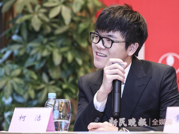 新民晚报最近频上热搜的柯洁当选全国劳模！有人点赞有人质疑，你怎么看？