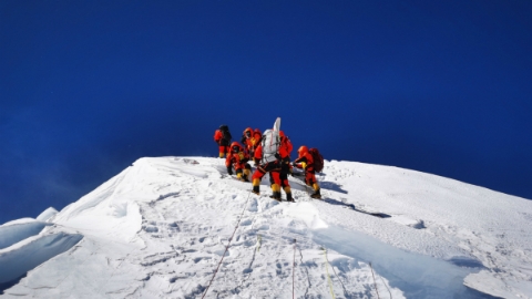 锋评｜今天我们都是“攀登者”