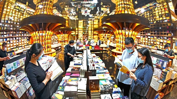 博物馆奇妙夜、深夜书店、星光电影院……6月的上海，愈夜愈美丽！