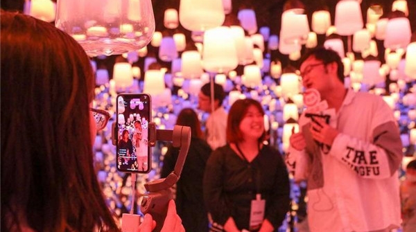 各类文化直播“种草”引领，让更多人愿意为美好生活买单