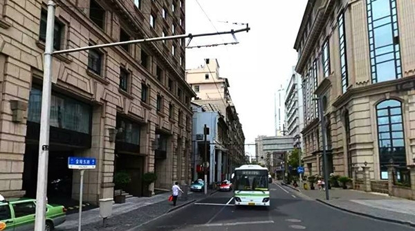 秦文君：长长的金陵东路