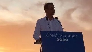 希腊总理亲临圣托里尼，为旅游业重启加油打气