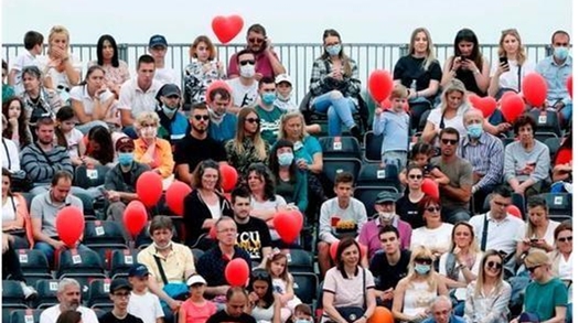 办慈善赛观众爆满不戴口罩，德约科维奇“心太大”！