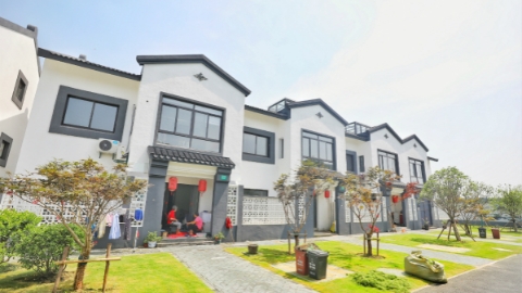 上海·点亮示范村｜松江区泖港镇黄桥村：“满意、满意！这就是我想要的房子！”