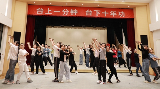 阵容堪比殿堂版《红楼梦》 越剧《山海情深》唱出苗岭脱贫美好生活