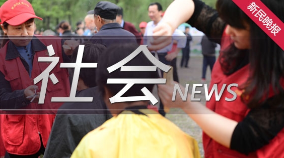 男子驾车时突感胸闷心悸 幸遇民警及时开道送医